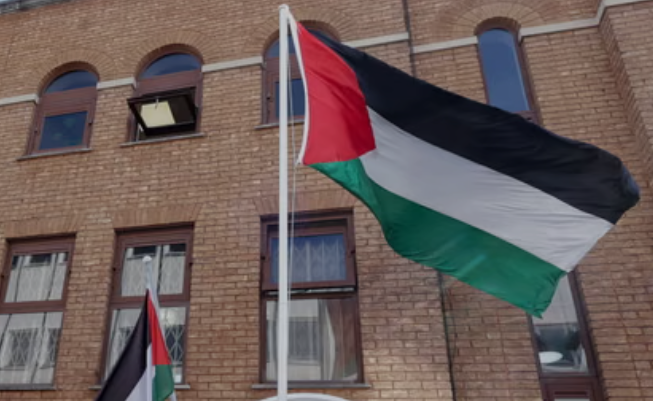 Misi Palestina di Inggris Rayakan Pengakuan, Kibarkan Bendera Palestina di London